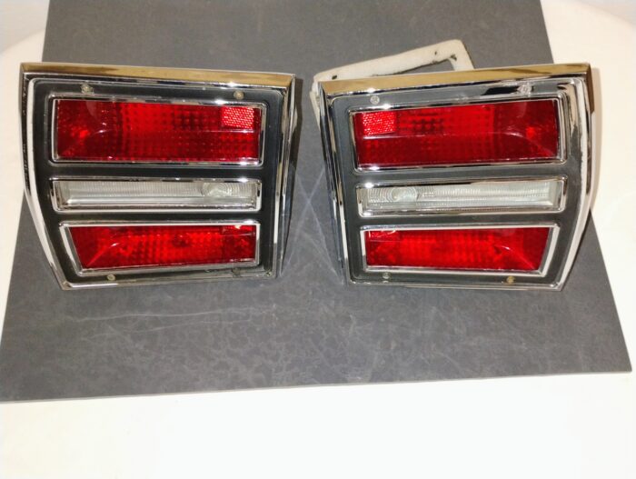 1968 Dodge Dart, Rear Tail Lamp / Light Assemblies 2853066, 2853067 - Image 4