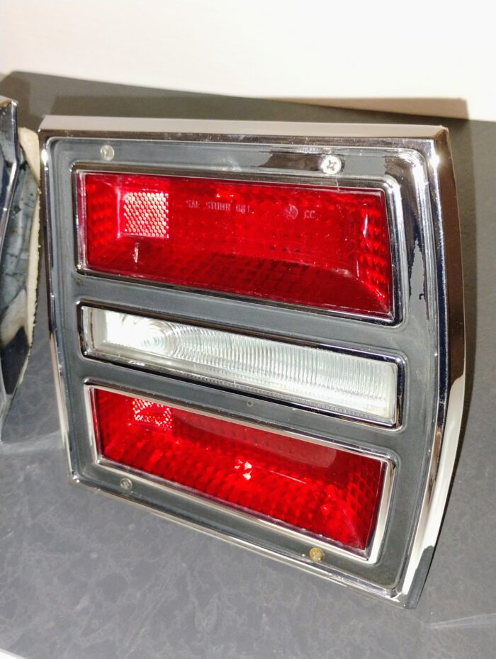 1968 Dodge Dart, Rear Tail Lamp / Light Assemblies 2853066, 2853067 - Image 5