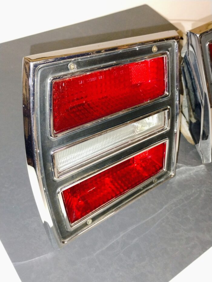 1968 Dodge Dart, Rear Tail Lamp / Light Assemblies 2853066, 2853067 - Image 6