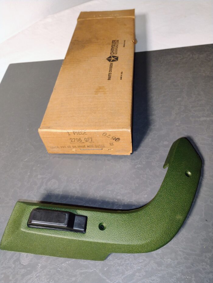 1970 1971 Cuda, Challenger, Charger, Coronet, GTX, Road Runner, Superbird, Super Bee, Right Bucket Seat, Hinge Cover 2796GF7