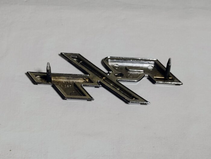 1969 Dodge Coronet R/T, Front Grill, Ornament / Emblem "R/T" 2898886 - Image 7