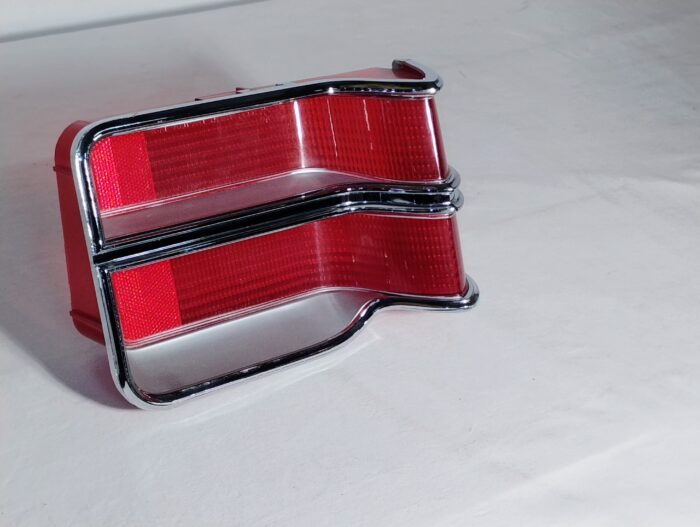 1975 1976 Dodge Charger S.E., Right Rear Taillamp / Light Lens 4186046, S/A 3879326, 3798254 - Image 3