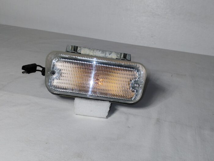 1973 Chrysler New Yorker, Newport, Left Front Parking / Turn Signal Lamp / Light Assembly 3679073 - Image 3