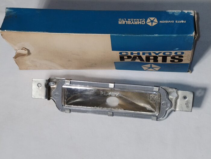 1963 1964 Plymouth Barracuda, Valiant, Signet, Dodge Dart, Chrysler 300, New Yorker , Newport, License Plate Lamp / Light Assembly 2243978