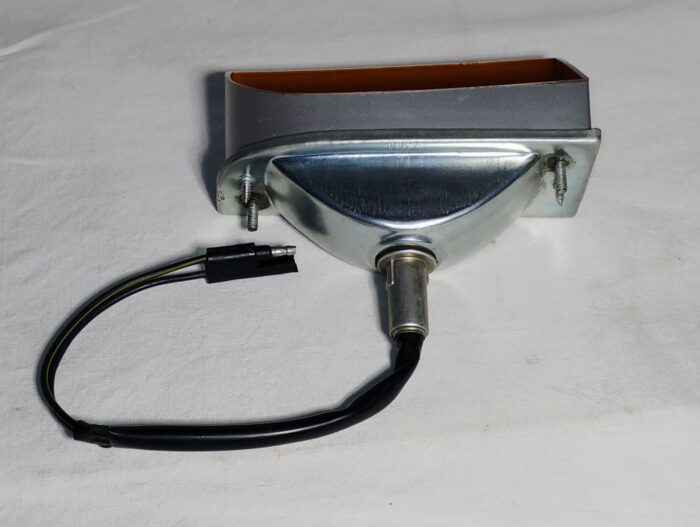 1970 Plymouth Fury, Right Front Turn Signal, Assembly 3403098 Lens, 3403096 Housing - Image 5