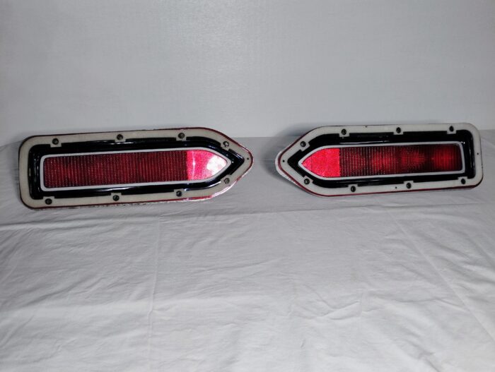 1970 Plymouth Belvedere, Rear Taillamp / Light Assemblies 3403240, 3403241 - Image 4