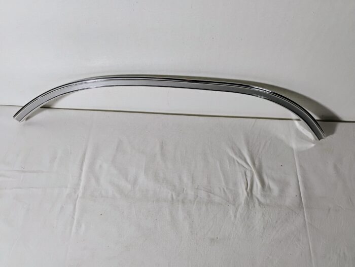 1969 Chrysler Station Wagon, Right Rear, Wheel Lip, Trim Molding 3419022 - Image 4