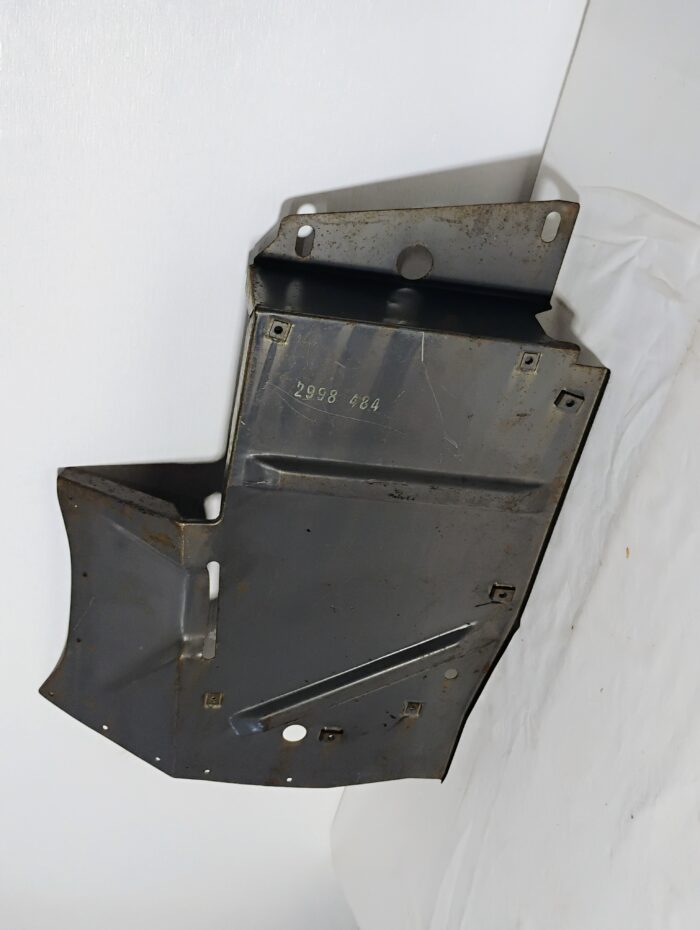 1970 Dodge Coronet 500, Coronet R/T, Super Bee, B-Body, Right Front, Headlamp / Light Splash Shield 2998484 - Image 4